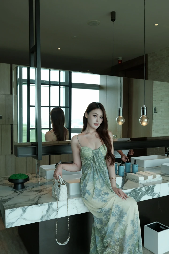 法式抹胸长裙到脚踝超长款沙滩裙夏季海边度假收腰显瘦吊带连衣裙