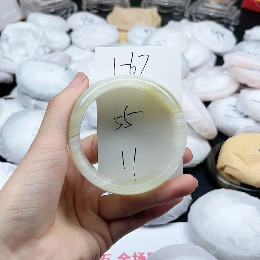 未镶嵌手镯石英质玉1.67