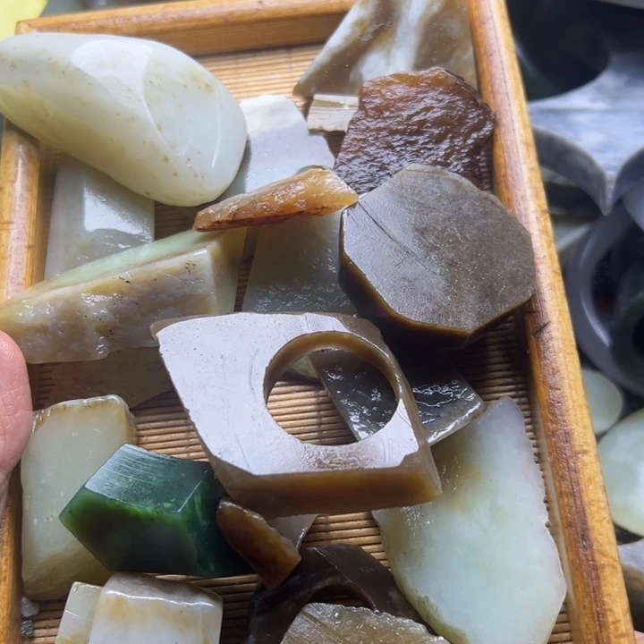 和田玉未镶嵌珠宝半成品