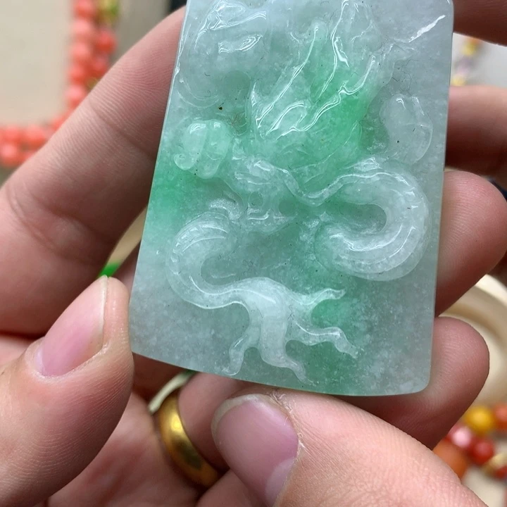 翡翠颈饰未镶嵌吊坠规格