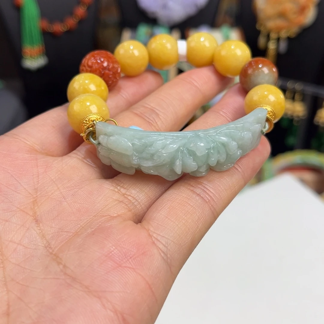 翡翠未镶嵌手链蝶恋花