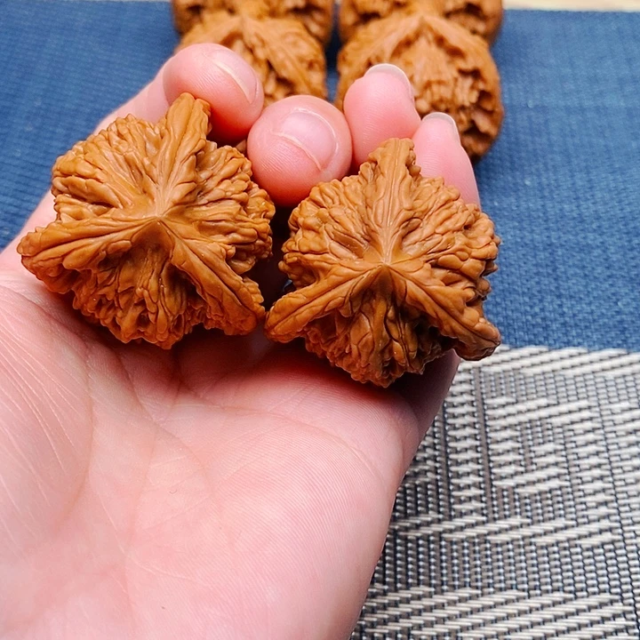 用***7文玩核桃吊坠三棱