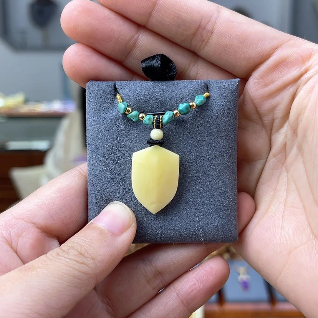 琥珀裸石未镶嵌蜜蜡盾牌