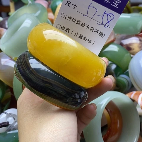 未镶嵌手镯石英质玉香**人