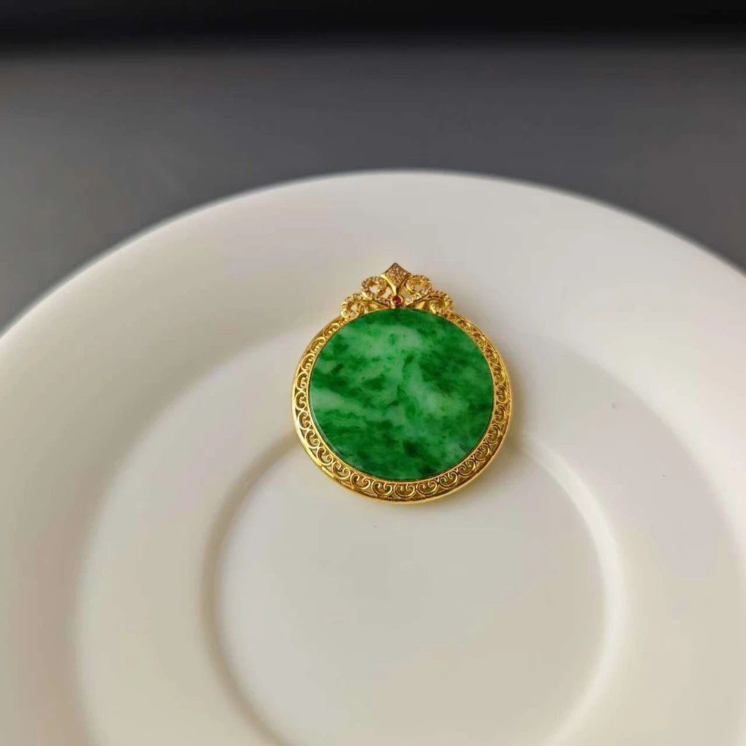 缅甸天然A货翡翠绿圆牌18K金包镶