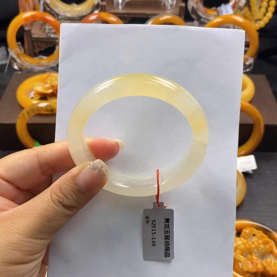 魚****未镶嵌石英质玉（黄龙玉）手镯H