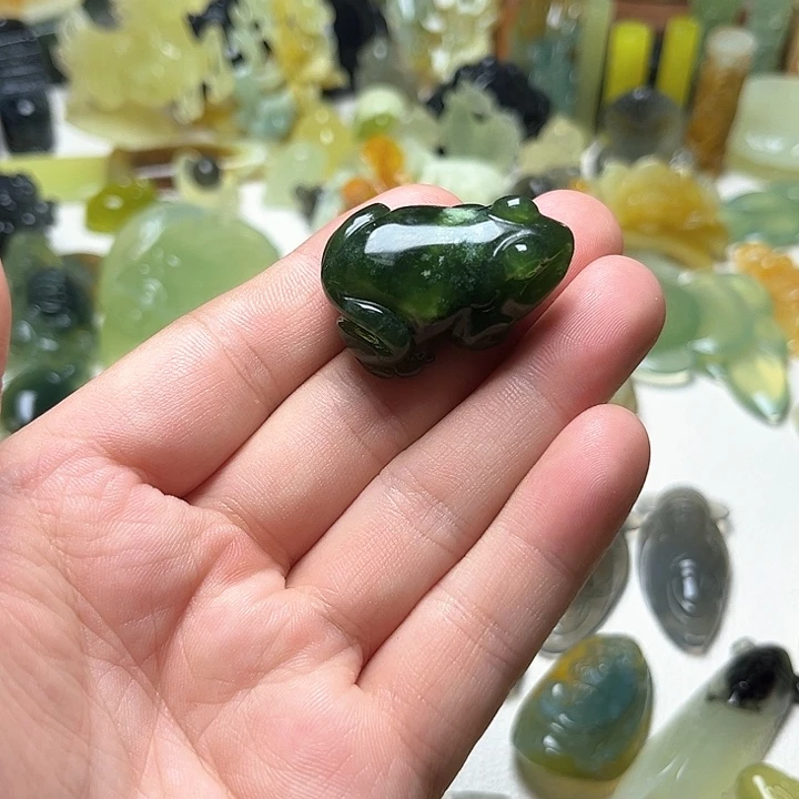 未镶嵌蛇纹石玉颈饰