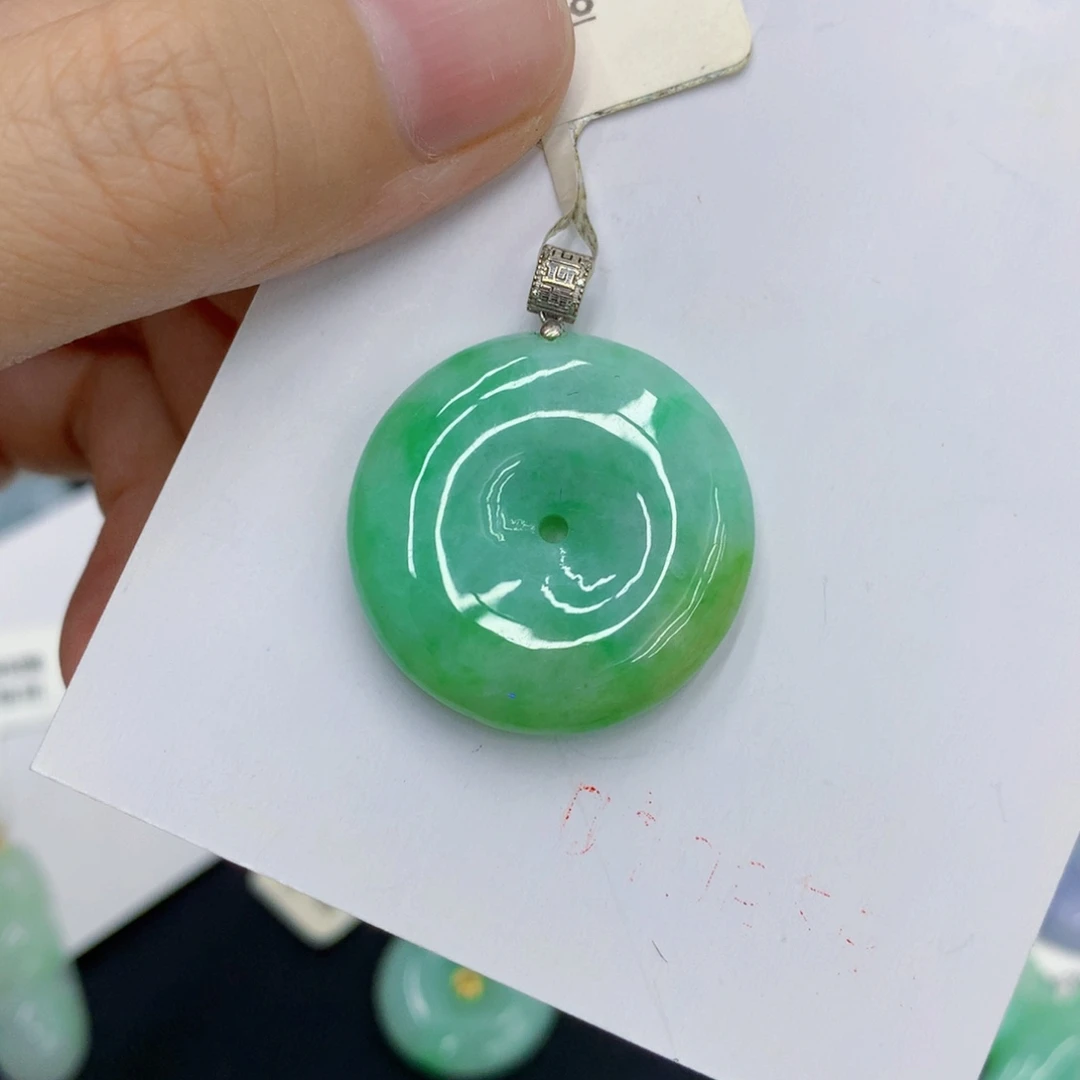 翡翠18K金镶嵌颈饰翡翠