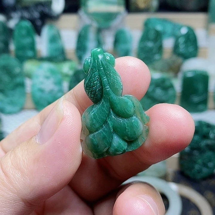 未镶嵌独山玉颈饰