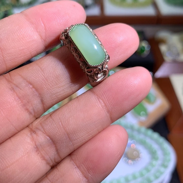 银S925镶嵌戒指和田玉（碧玉）