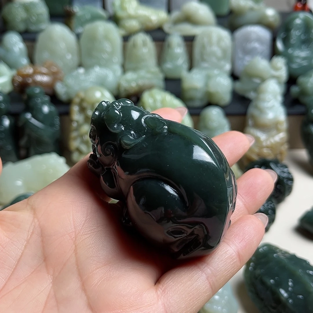 呵***呵未镶嵌和田玉把件