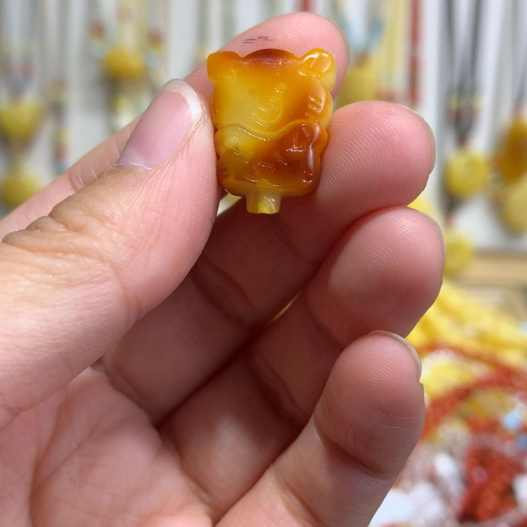 琥珀未镶嵌裸石配饰