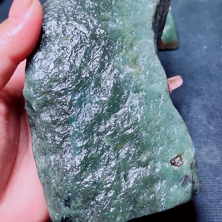 和田玉（糖玉）未镶嵌珠宝奇石