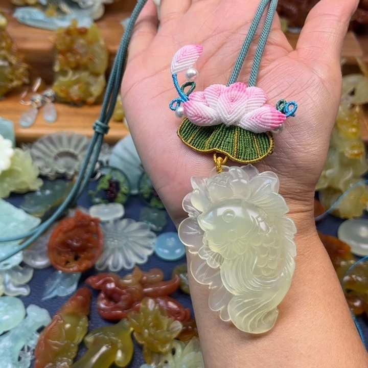 蛇纹石玉合金吊坠