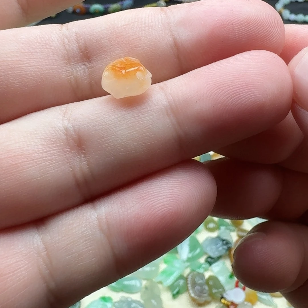 翡翠挂件未镶嵌翡翠