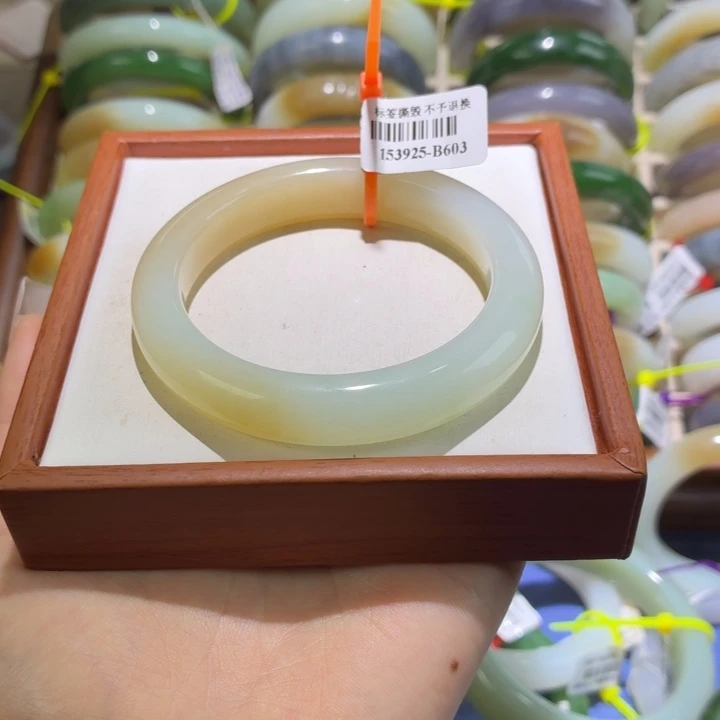 和田玉未镶嵌手镯54