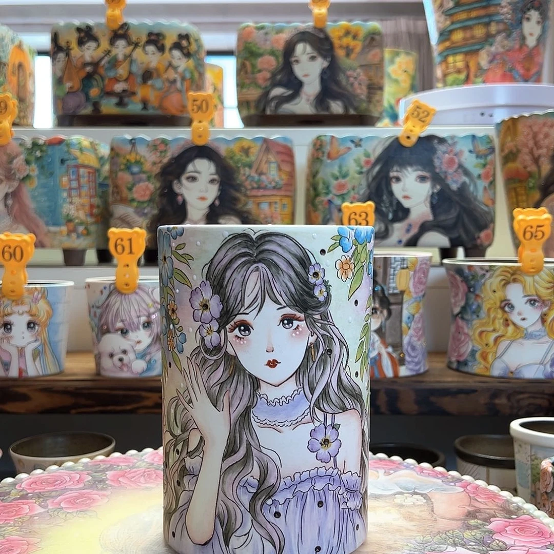 薄雾的精工美女笔筒盆