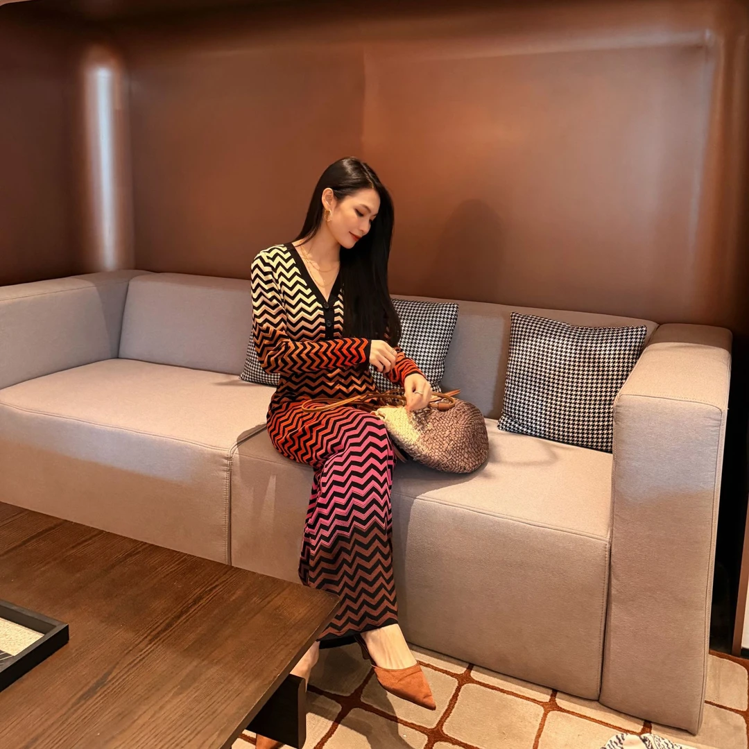 郭甜心【针织界的万花筒】26年渐变彩色时尚慵懒艺术风长袖连衣裙