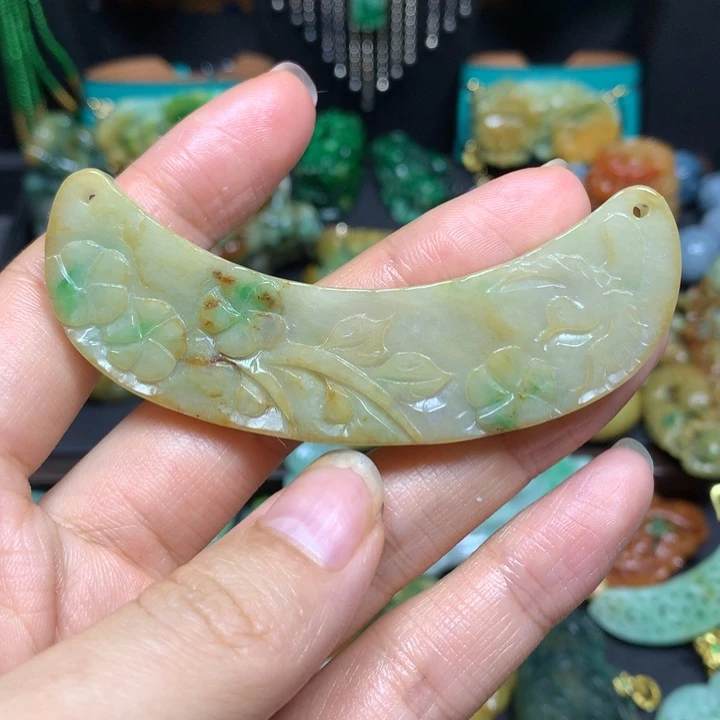 翡翠未镶嵌颈饰黄加绿