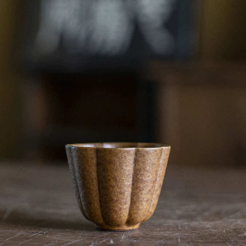 纳兰-酱釉八瓣杯陶茶杯（Q0676）
