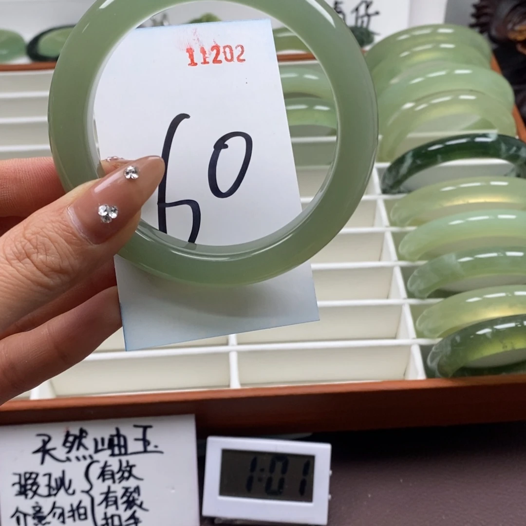 蛇纹石玉手镯未镶嵌