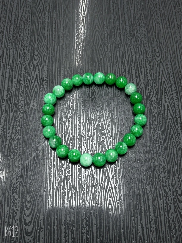 A32 缅甸白底辣绿手串卡8mm