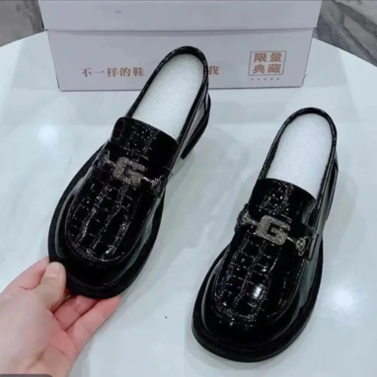 低跟软底软面舒适秋季时尚百搭一脚蹬乐福鞋A19漆皮女鞋小皮鞋