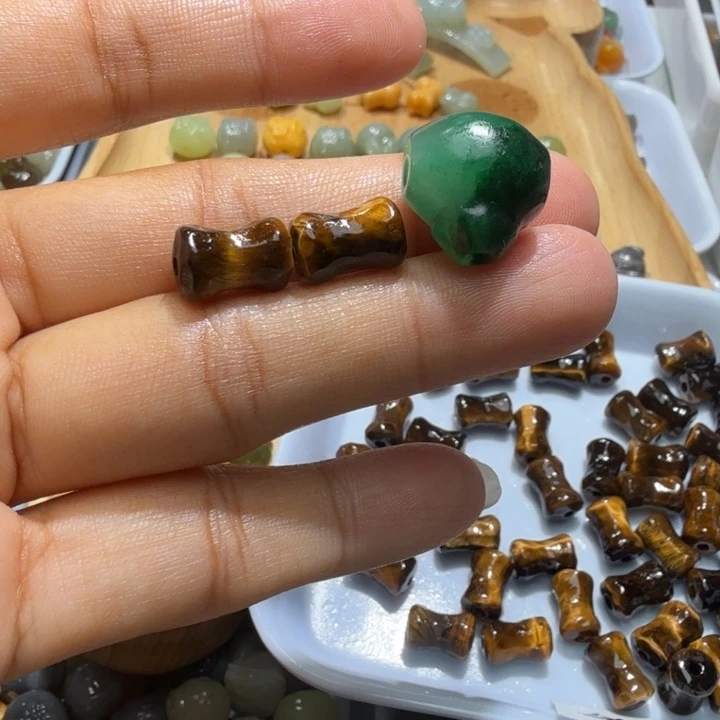 L***y未镶嵌和田玉珠宝半成品
