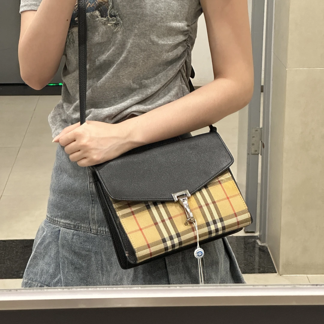 95新 BURBERRY/博柏利 巴宝莉邮差斜挎包/11902906