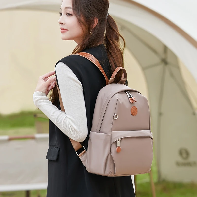 双肩包女2025新款时尚通勤大容量出游休闲旅行背包轻便简约百搭14