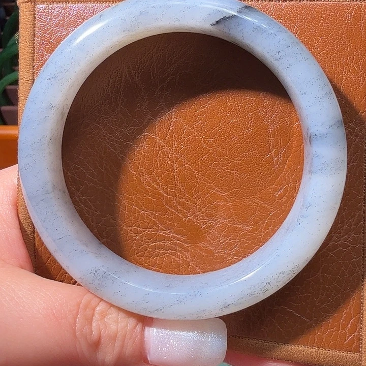 菩***树和田玉未镶嵌手镯