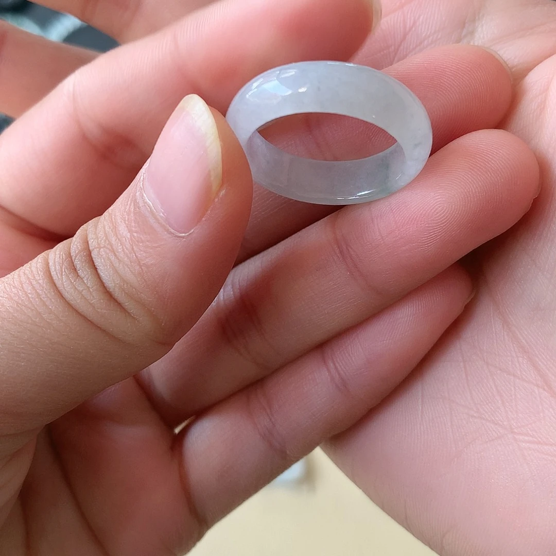 翡翠未镶嵌颈饰戒圈