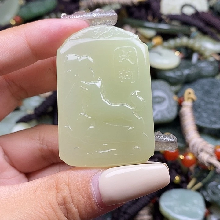 玉一物一拍玉石吊坠
