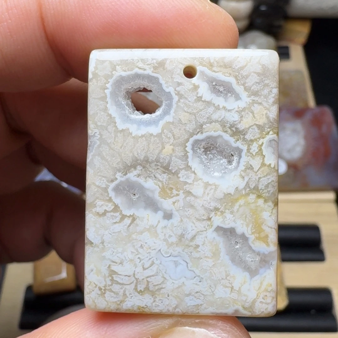 石英质玉未镶嵌纯天然色有机玉石保真色