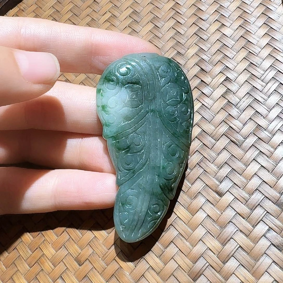 颈饰未镶嵌翡翠个性十足