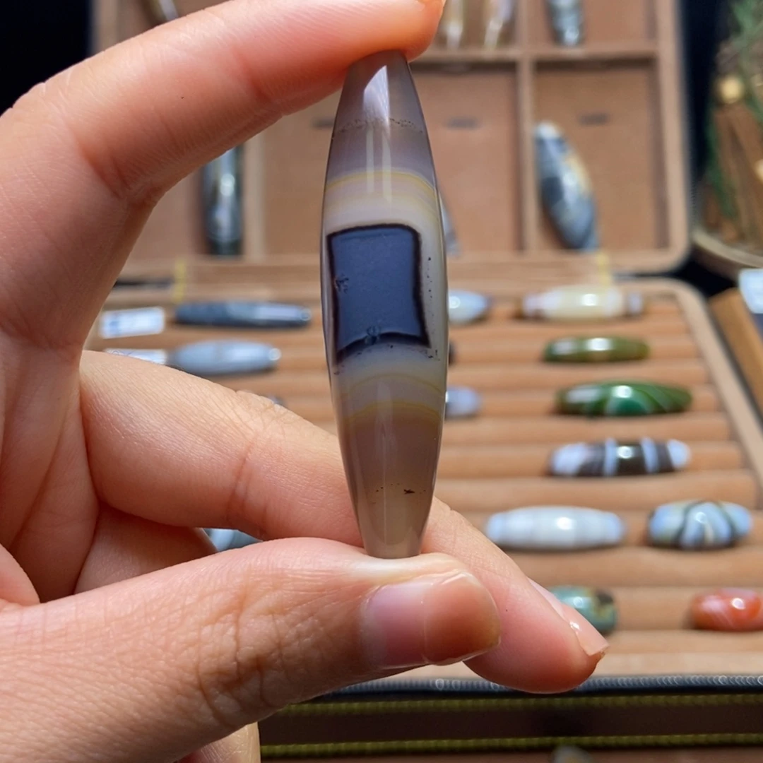 摸***后玛瑙/玉髓未镶嵌颈饰