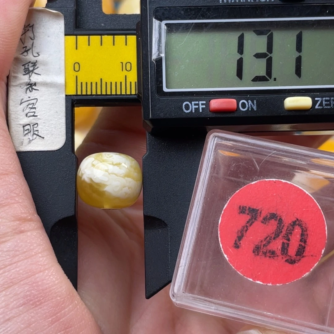 噗***噗蜜蜡未镶嵌珠宝奇石微瑕