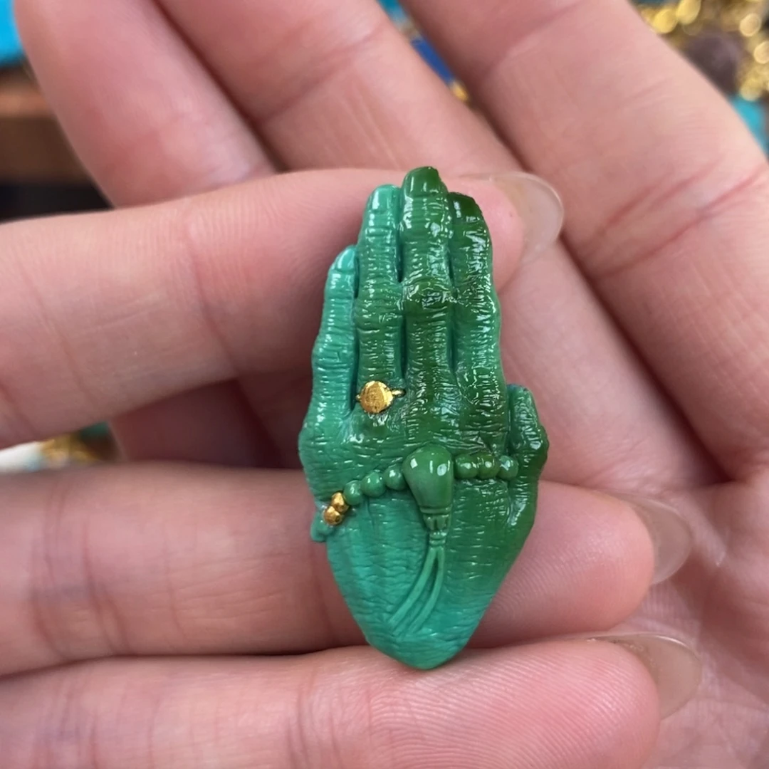 绿松石未镶嵌。佛手