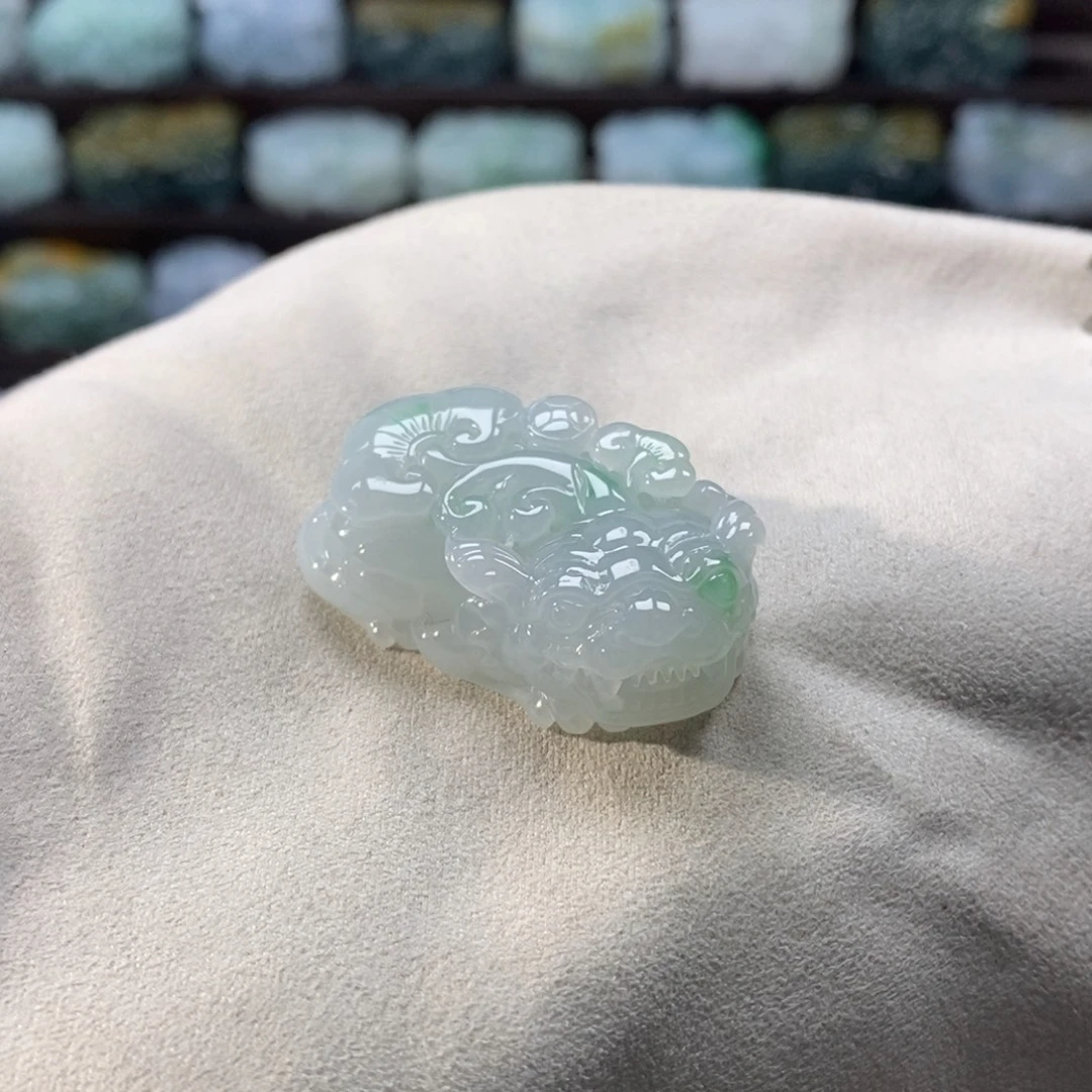 吉****翡翠未镶嵌颈饰天然翡翠吊坠貔貅