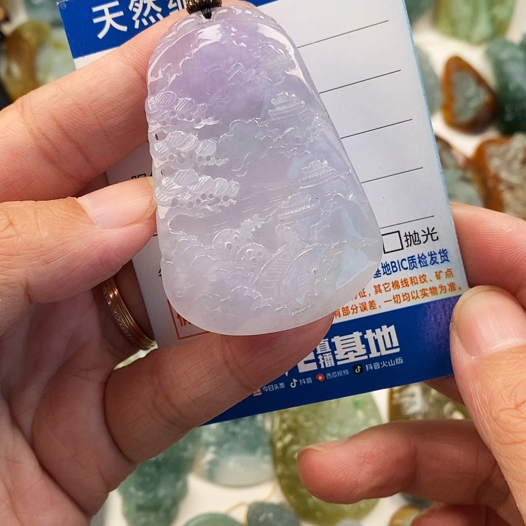 翡翠未镶嵌颈饰山水