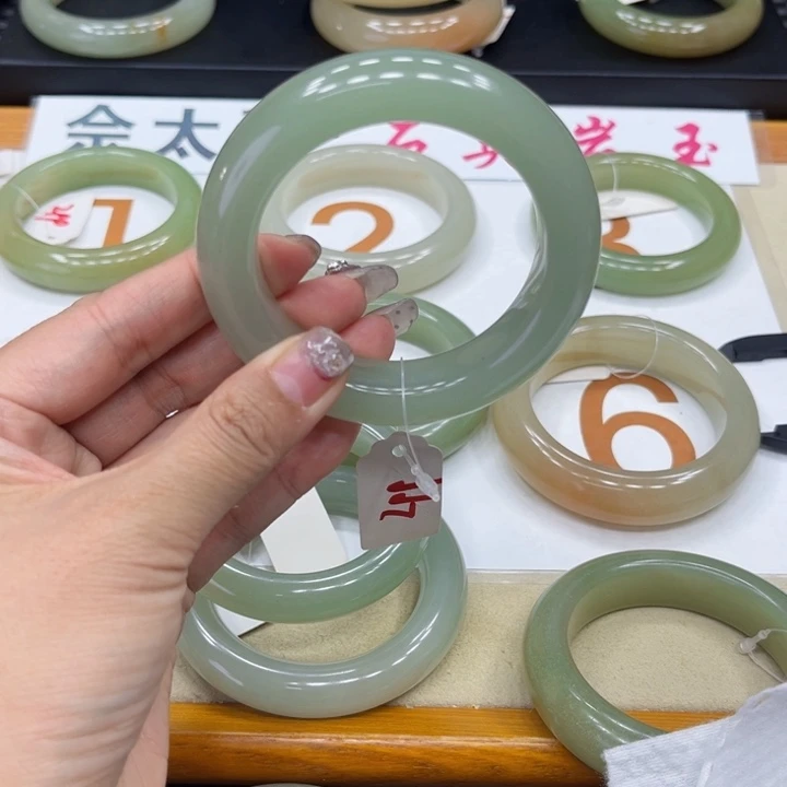 未镶嵌手镯石英质玉