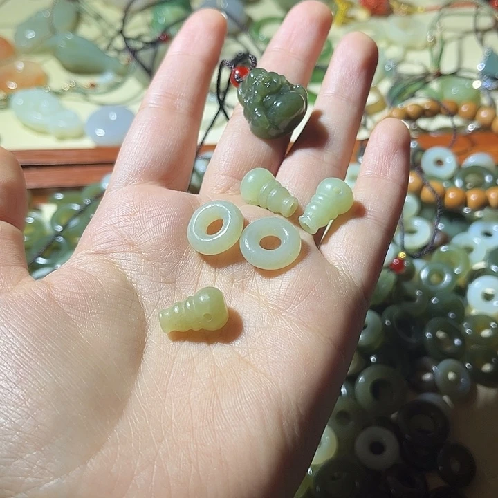 和田玉（糖玉）颈饰未镶嵌