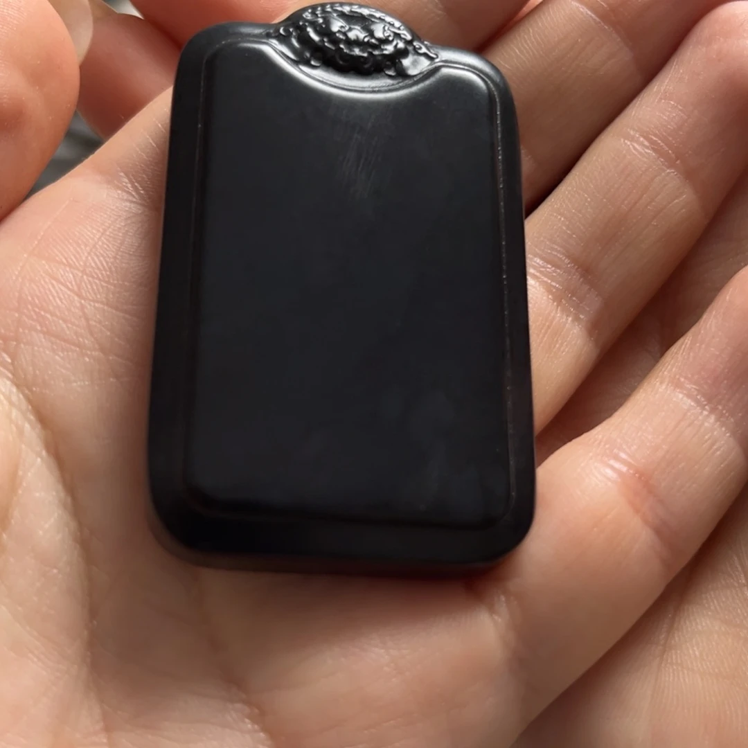 和田玉（墨玉）未镶嵌颈饰46面包聚墨