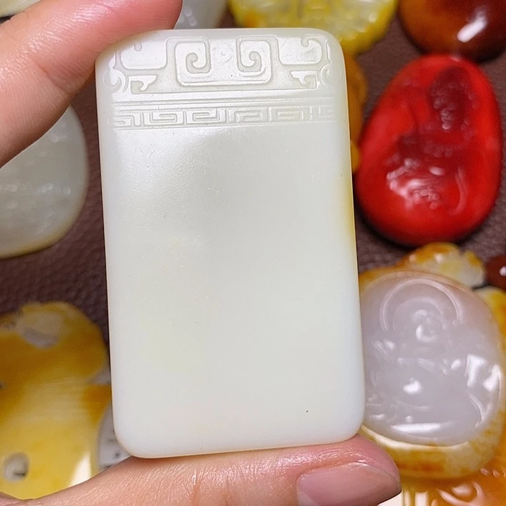 张***颈饰未镶嵌和田玉