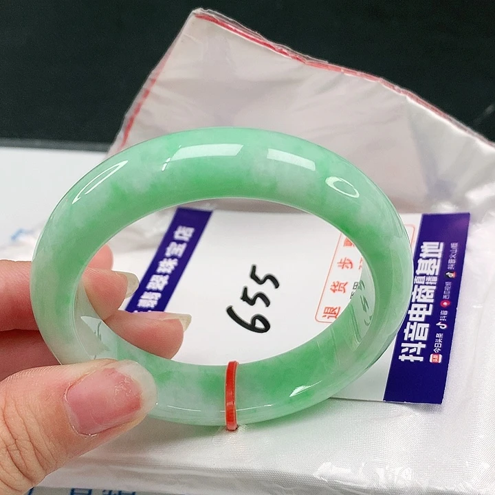 翡翠手镯未镶嵌翡翠