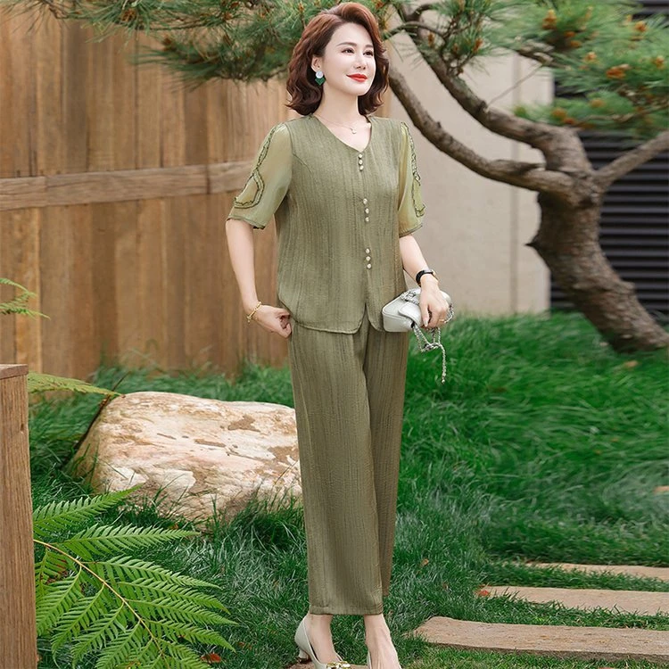 时尚妈妈装高端缎面两件套遮肚肉透气洋气小衫中老年奶奶休闲套装