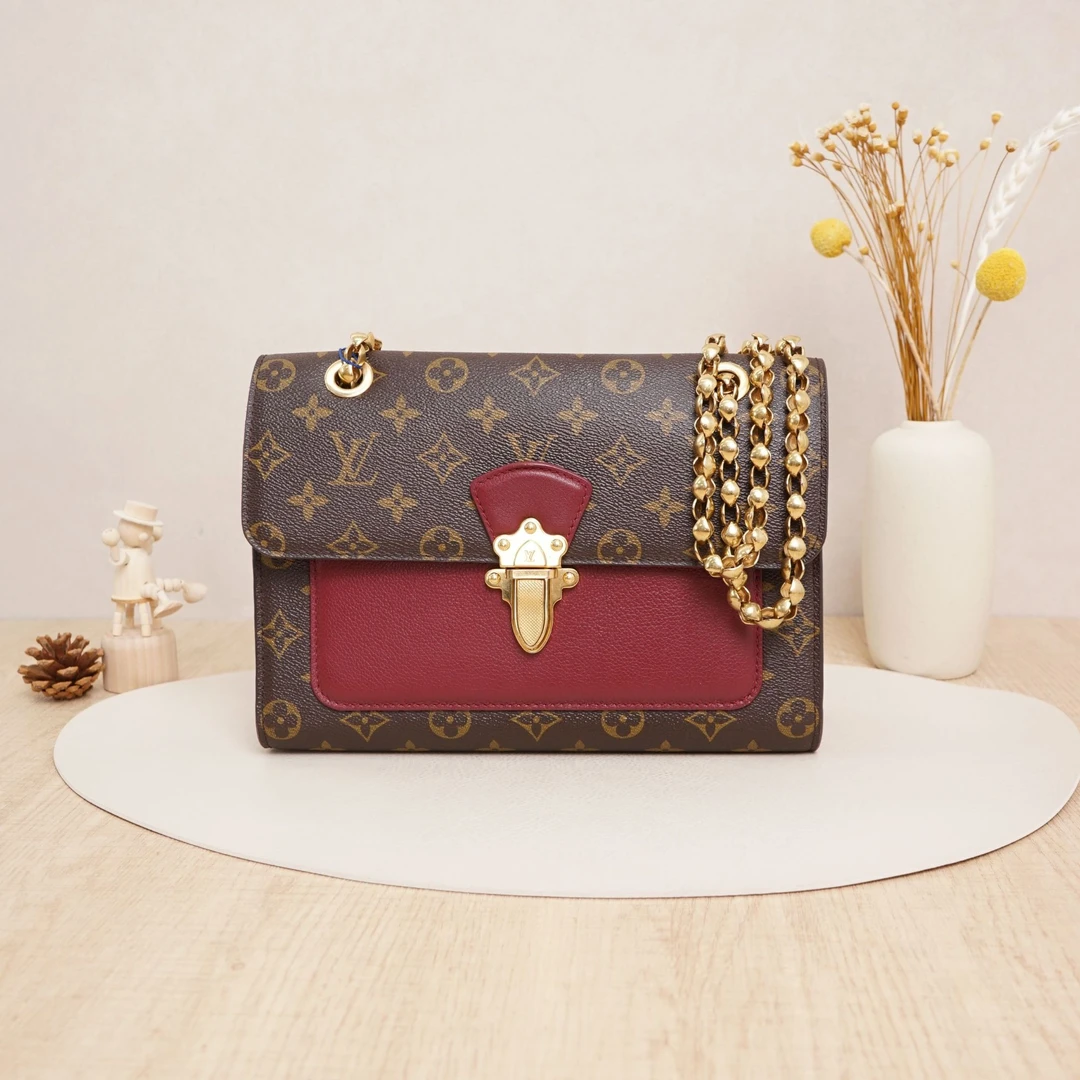 95新 LouisVuitton/路易威登 路易威登维多利亚老花拼红/DS027181
