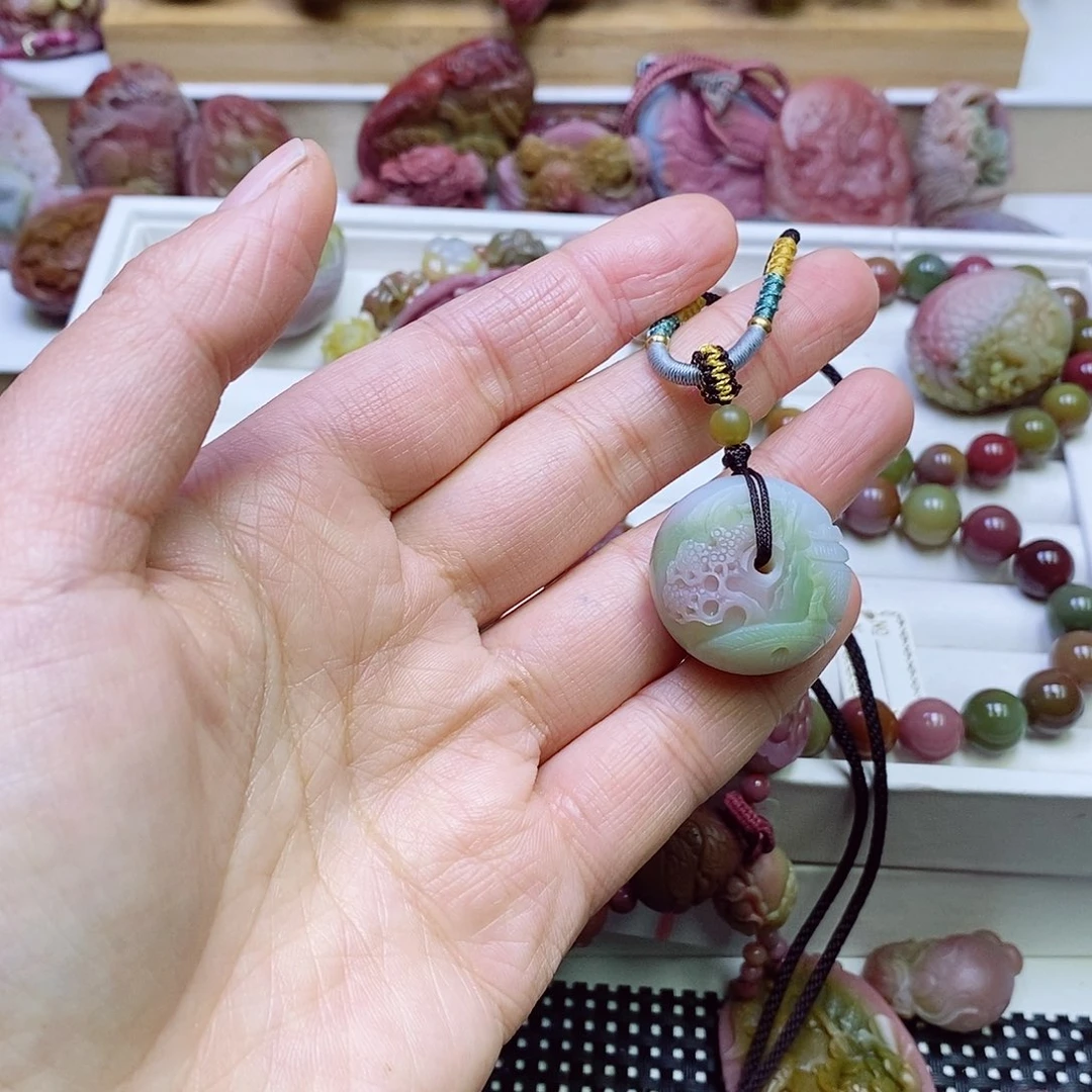 玛瑙/玉髓盐源玛瑙吊坠未镶嵌