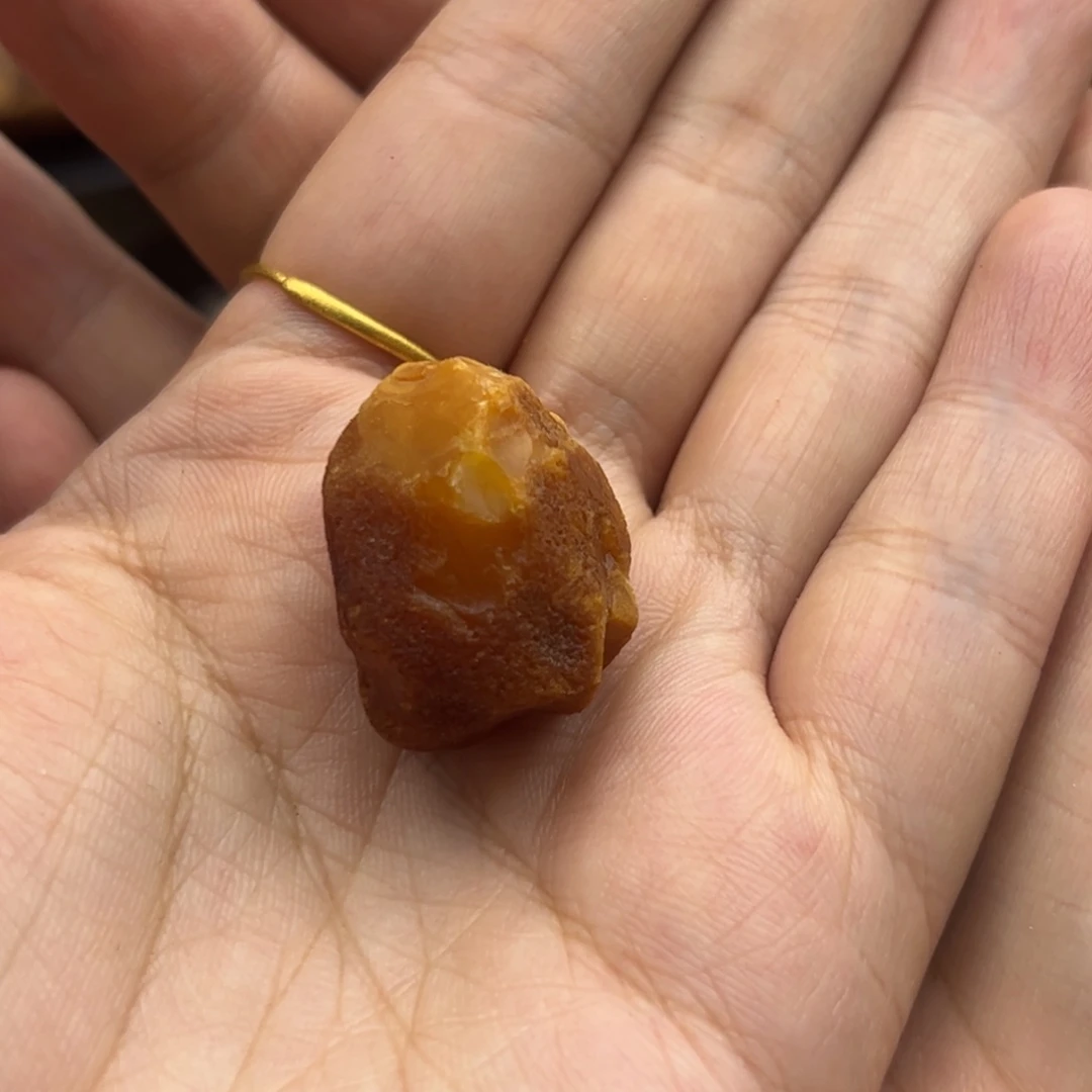 未镶嵌琥珀裸石龍陈