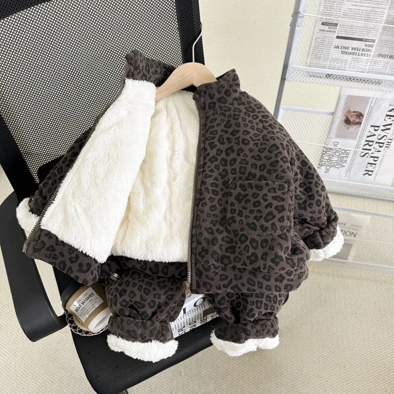 儿童冬季豹纹套装2025新款洋气加绒加厚宝宝保暖棉衣棉裤两件套